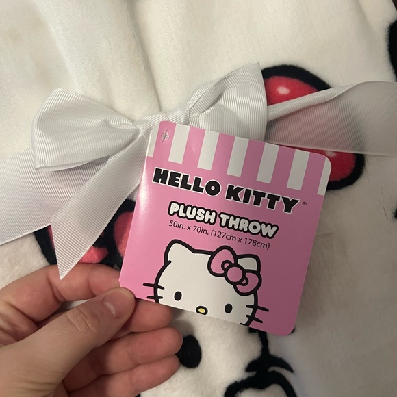 Hello Kitty Strawberry Blanket - Picture 3 of 3